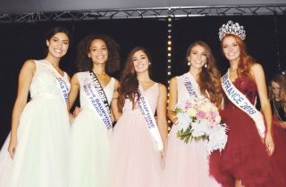 Miss France 2018 et ses quatre dauphines arrivent en fin d&#039;après-midi à l&#039;aéroport de Grand Case
