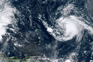 Ouragan Jerry : Le risque semble s’éloigner mais la vigilance reste de mise