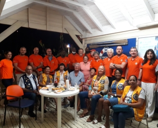 Les membres du Lions CLub Oualichi de Saint-Martin et les bénévoles de la SNSM.
