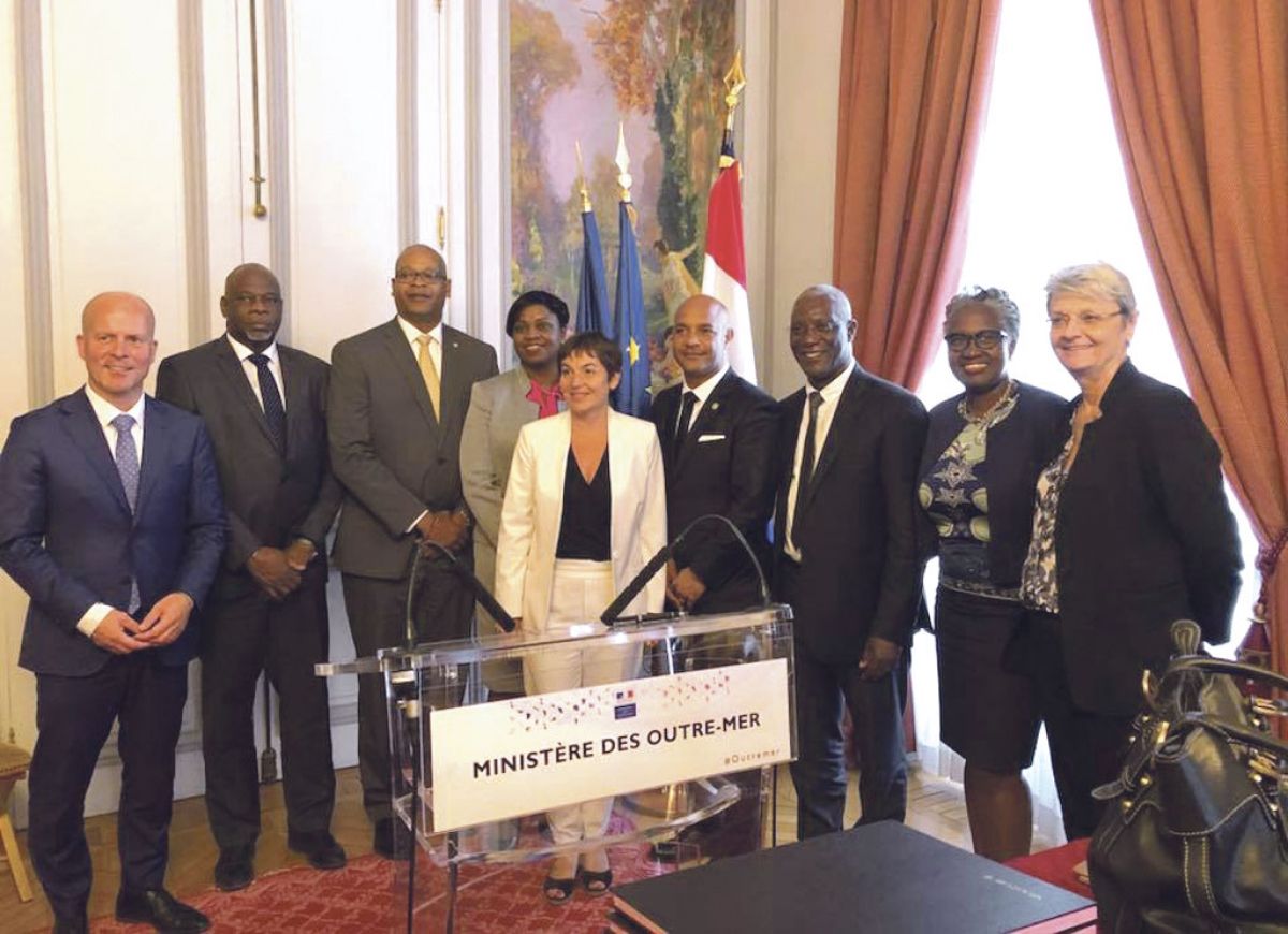 La France, les Pays-Bas, Saint-Martin et Sint Maarten signent des accords de coopération. 