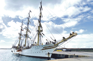 Deux voiliers mythiques dans les eaux de Saint-Martin