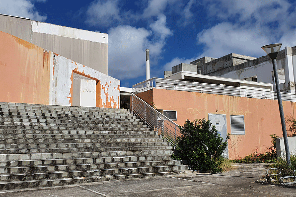 La première phase des travaux de la médiathèques sont achevés. Les bâtiments détruits ont été déconstruits et ceux restants entièrement nettoyés. La phase deux des travaux de reconstruction est prévue pour cette année, avec une enveloppe budgétaire de 2.5M€.