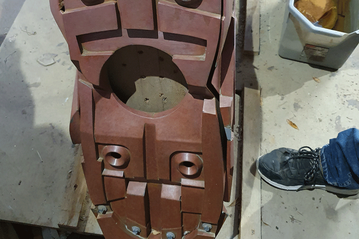 Un colossal Iron Man fait de cuivre, de zinc et de laiton... Made by ZincArt