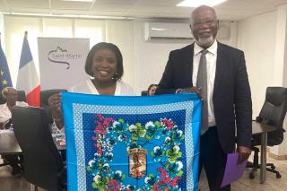 Cadeau de bienvenue de la part du Président à Justine Benin