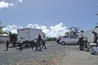 Hier matin, les gendarmes sont revenus sur le site de Baie Rouge pour embarquer tout le matériel saisi la veille. 