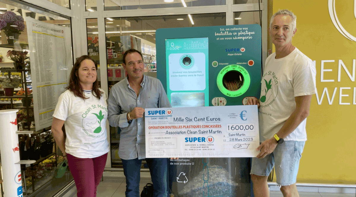 1600€ de dons pour Clean St Martin grâce à la collecte des bouteilles plastique de Super U