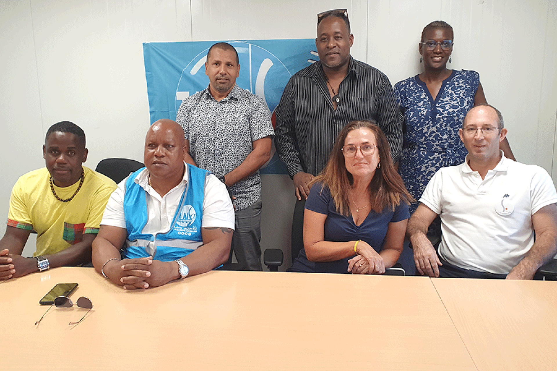 Les représentants syndicaux UNSA sont en force sur le territoire. Sept sont ici présents, parmi lesquels Omar Benhaïma et Mr Guieba (antenne justice), Patrice Toma (antenne territoriale), Sandrine Malherbe (antenne Education nationale 1er degré), Jérémy Huot (antenne Education nationale 2nd degré), Myriam Paquin (antenne secteur public) et Gilbert Rousseau (antenne secteur privé).
