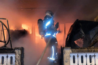 Un homme tué par balles sur la voie publique et un incendie déclaré dans une maison a proximité