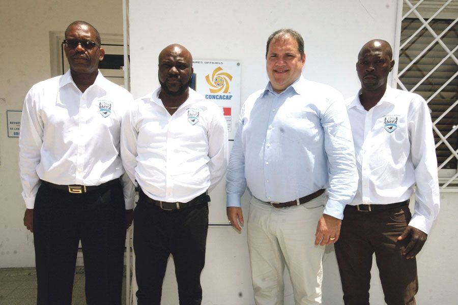 De gauche à droite : Aristide Conner, membre, Fabrice Baly, président de la Ligue de Football de Saint-Martin, Victor Montagliani et Wesley Jeffrey, trésorier.