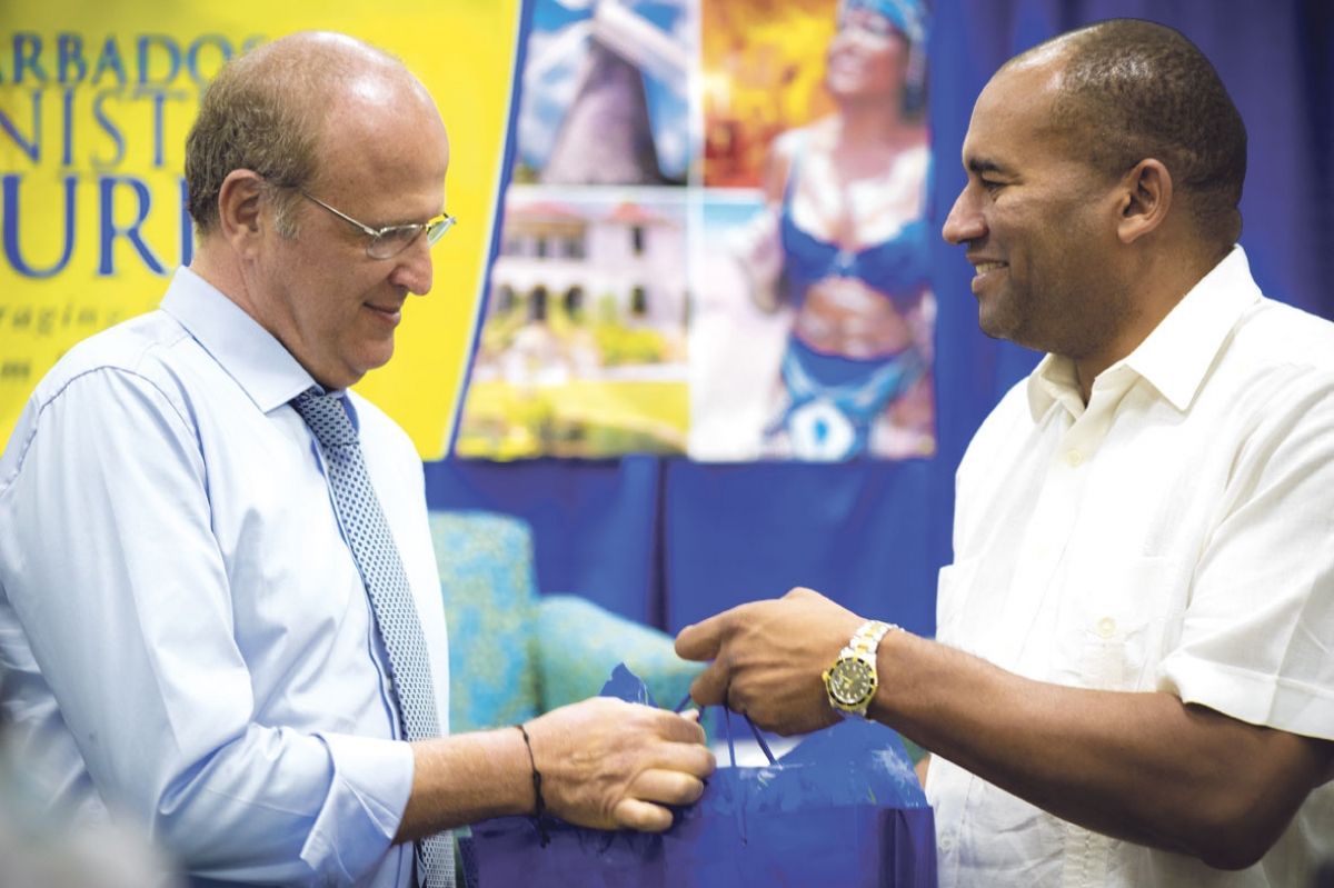 Eric Koury, président du groupe Caire (Compagnie Aérienne Interrégionale Express qui comprend Air Antilles et Air Guyane), à gauche, et Richard L. Sealy, ministre du Tourisme de la Barbade (Photo Aurélien Brusini).