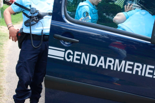 Course-poursuite entre la Savane et la partie hollandaise par Belle Plaine : un gendarme blessé