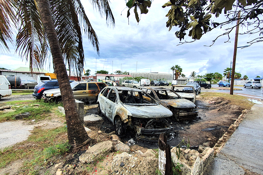 Des véhicules stationnés sur le parking en face de la résidence Pirate, ont été incendiés