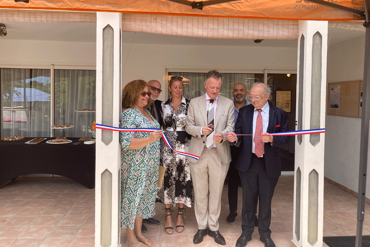Inauguration de la pension de famille de Friar’s par Vincent Berton (Préfet) et Michel Caron (Président Alefpa) en présence de Hélène Bride (administratrice déléguée de Alefpa), Michel Petit (vice-président du conseil territorial de Saint-Martin), Audrey Gil (directrice du Manteau) et Djamal Aouameur (directeur territorial Alefpa).