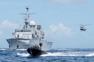 Opération séduction de la marine nationale auprès des jeunes saint-martinois